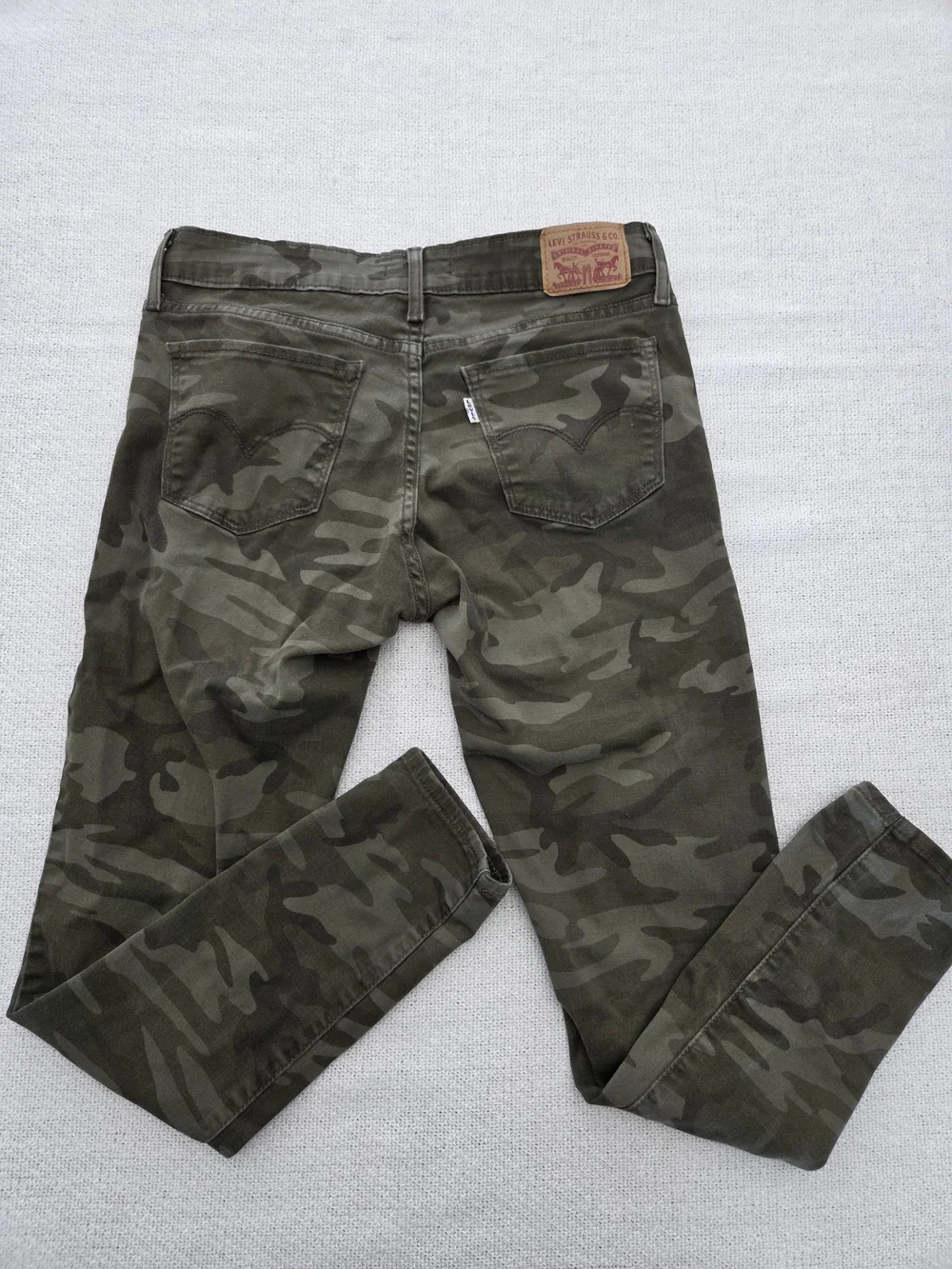 Levi's Women's Skinny Camo Pants in Olive Green - Picture 6 of 6